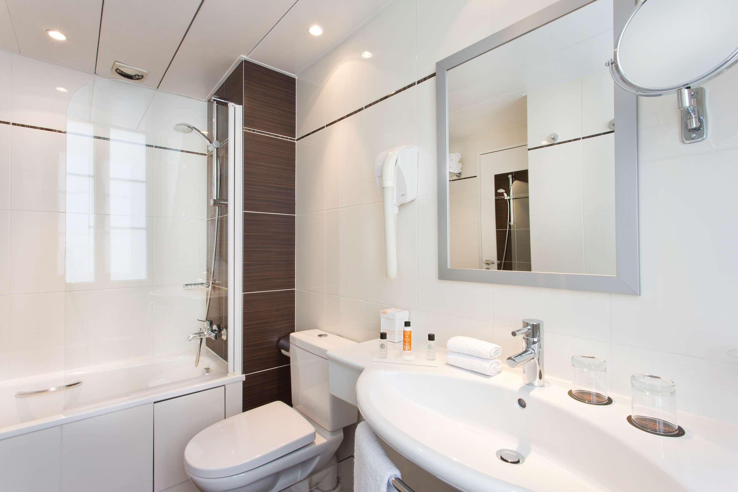 Elysees Bassano 4* Parijs
