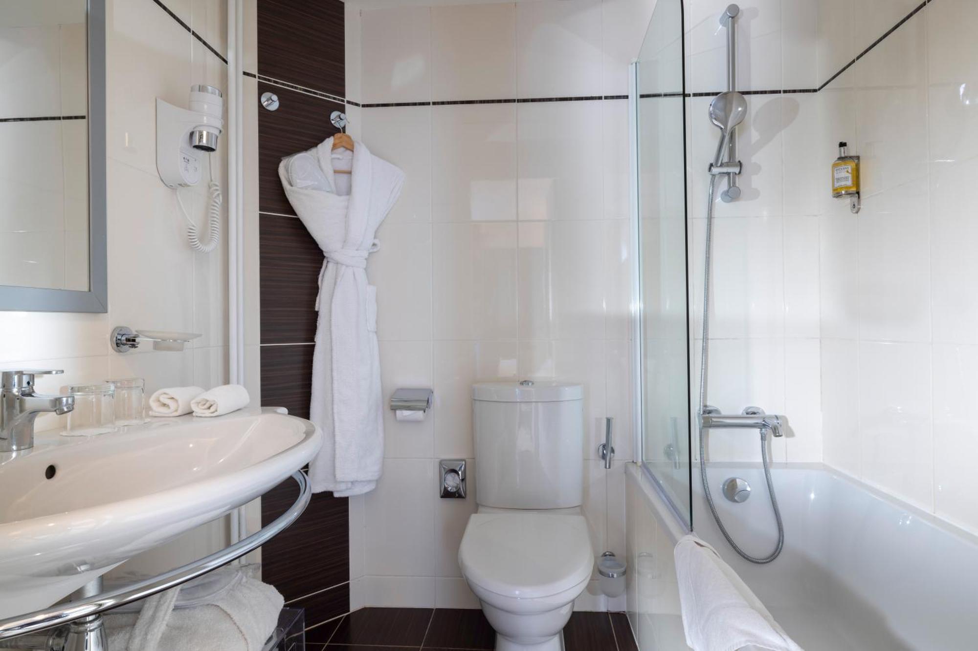 Elysees Bassano 4* Parijs
