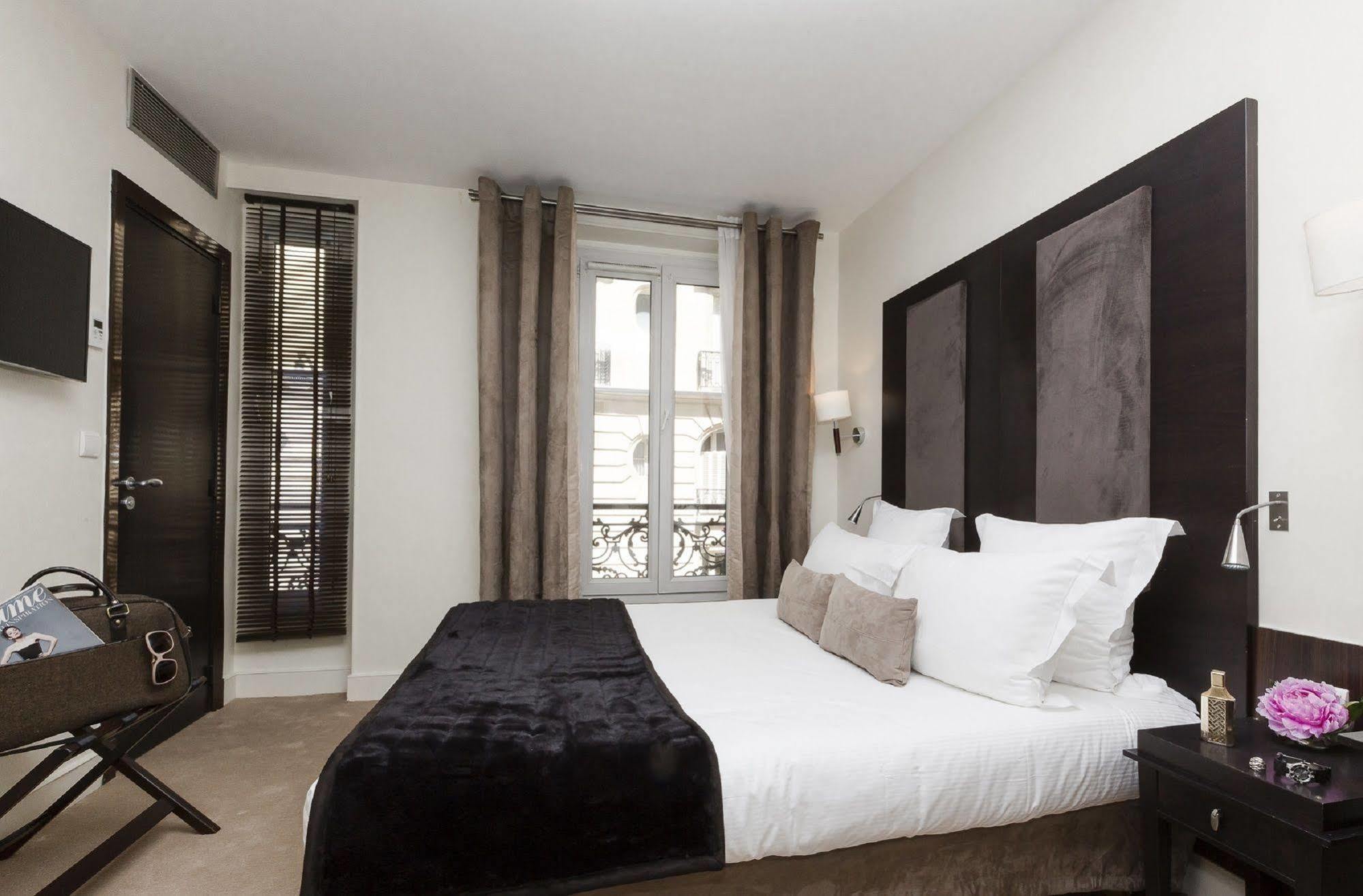 Elysees Bassano 4* Parijs