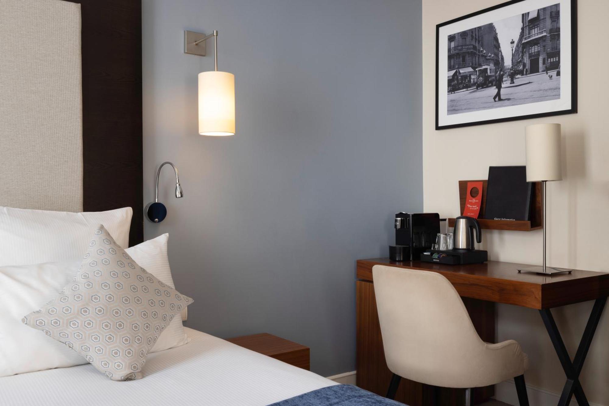 Elysees Bassano 4* Parijs