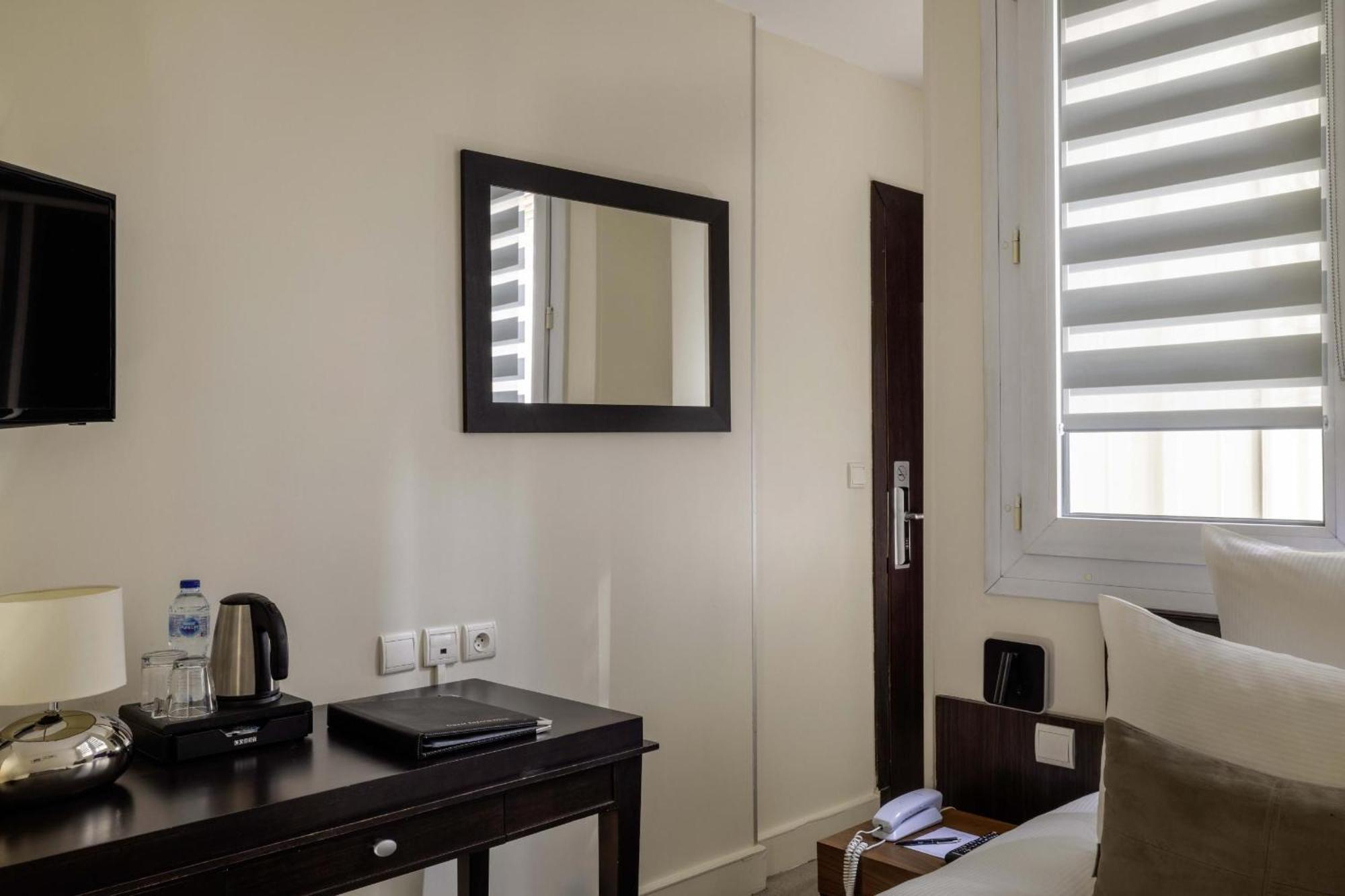 Elysees Bassano 4* Parijs